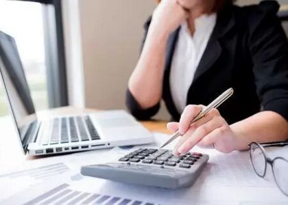 Học kế toán trực tuyến qua máy tính